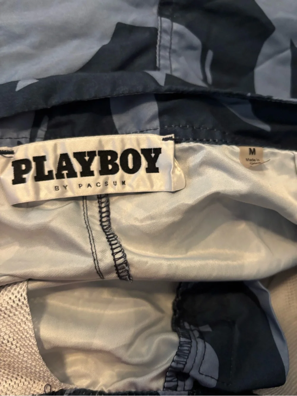 PLAYBOY Blue Men’s Board Shorts with all over bunny print Size Medium A00424
